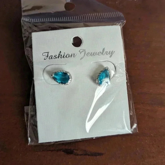 Fashion Jewelry Stud Blue Earrings (New) - Picture 1 of 2